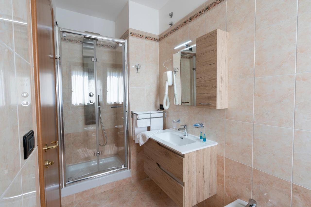 Hotel D'Atri Montesilvano Marina エクステリア 写真